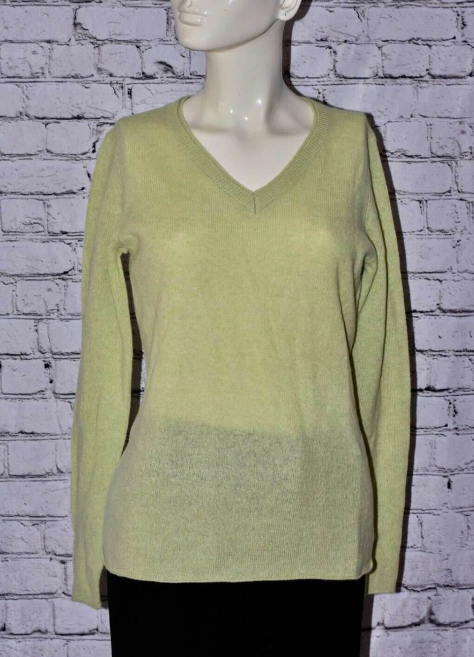 Cashmere Cache 100% 2-ply Cashmere Green V-Neck Sweater Small NEW!!